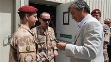 Ministr obrany Martin Stropnický přijel podpořit česky vojáky v Afghánistánu. Ministr obrany Martin Stropnický přijel podpořit česky vojáky v Afghánistánu.