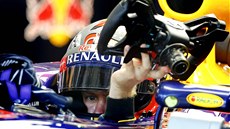 SUNDAT VOLANT. Sebastian Vettel bhem tréninku na Velkou cenu Nmecka. 