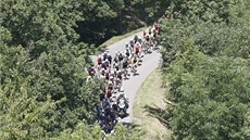 ZAÍNAJÍ ALPSKÉ KOPCE. Cyklisté ve tinácté etap Tour de France. 