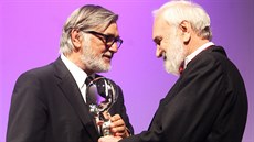 Jiří Bartoška předává ocenění Zdeňku Svěrákovi (10. července 2014). Jiří Bartoška předává ocenění Zdeňku Svěrákovi (10. července 2014).