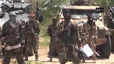 Únosci dívek se vysmívají nigerijskému prezidentovi Únosci dívek se vysmívají nigerijskému prezidentovi