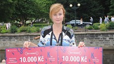 Jitka Schneiderová věnovala honorář Lince bezpečí. Jitka Schneiderová věnovala honorář Lince bezpečí.