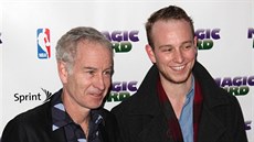 John McEnroe a jeho syn Kevin (New York, 11. dubna 2012)