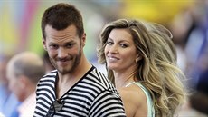 Tom Brady a Gisele Bündchenová na finálovém zápase MS ve fotbale mezi...