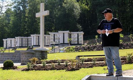 V pátek Bezová na Sokolovsku slavnostn oteve zcela nový hbitov. Ten v