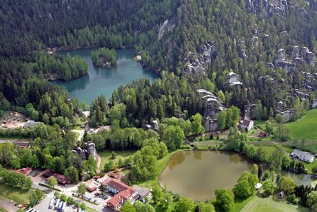 Lov na soutní nálepky zavede turisty i do Adrpachu.