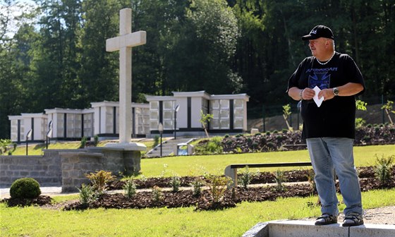 V pátek Bezová na Sokolovsku slavnostn oteve zcela nový hbitov. Ten v