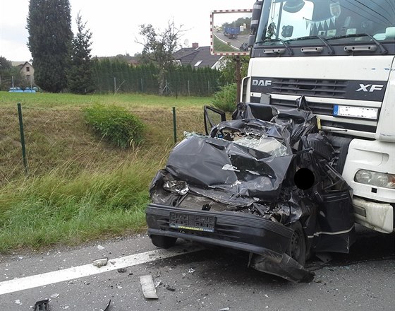 Auto náraz tak slisoval, e zpoátku nebylo jasné, kolik lidí v nm cestovalo.