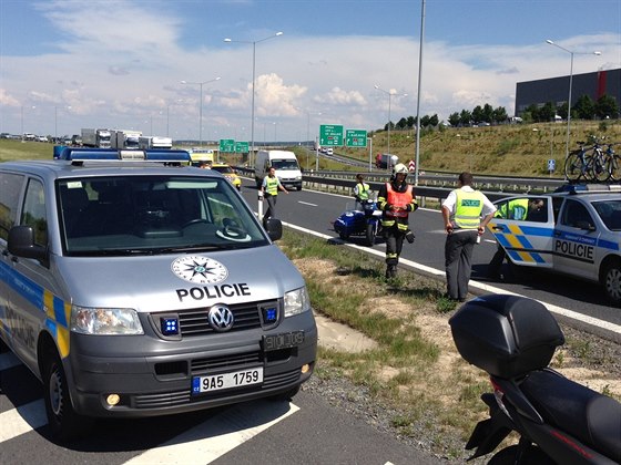 Za sjezdem z dálnice D1 havaroval motorká.