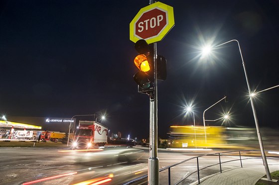 Zejména výjezd z vedlejích smr kiovatky na hlavní silnici byl díve...