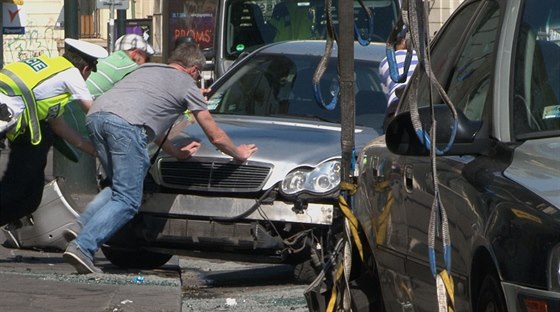 Nehoda v Hybernské ulici se stala v nedli v pl sedmé ráno