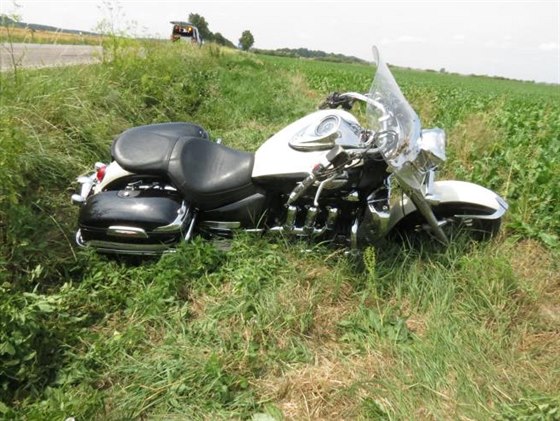 Pi nehod motocyklu u Lovic se zranil idi a spolujezdkyn.