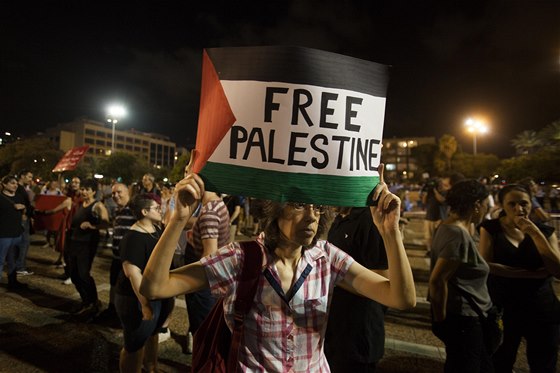 Protesty obyvatel Tel Avivu proti válce v Gaze (27. 7. 2014).