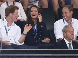 Princ Harry, princ William a jeho manelka Kate na Hrách Commonwealthu pi...
