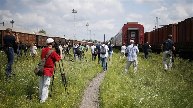 Nizozemsk premir Mark Rutte v ter rno uvedl, e vlak je ji v bezpen zn. Po jedenct hodin dopoledne SEL dorazil do Charkova (22. ervence)