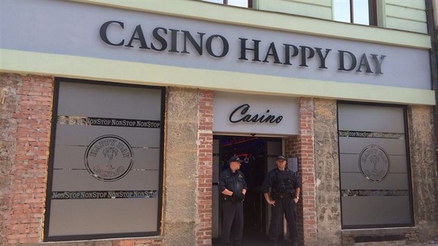 V praskm kasinu Happy Day na Vclavskm nmst v centru msta v sobotu zasahovala finann sprva (26. ervence 2014)
