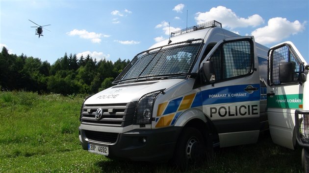 Policist ptrali ti hodiny po ozbrojenm mui v lese u Malch Kyich na Kladensku (22. ervence 2014).