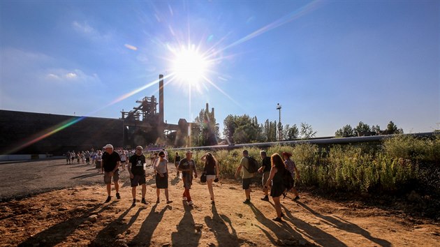 Slunce po vechny tyi festivalov dny hnulo jako v tropech, desetitisce lid to vak od nvtvy Colours of Ostrava 2014 neodradilo.