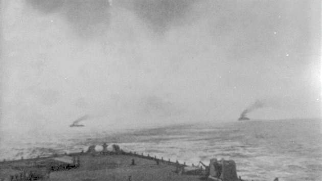 Pohled na pronsledujc britsk lod z paluby Goebenu