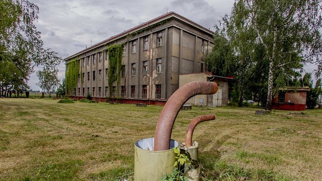 Zchtral budovy na letiti v Hradci Krlov ekaj na sv vyuit.