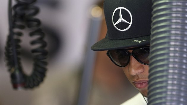 MM PROBLM. Lewis Hamilton ped kvalifikac Velk ceny Maarska.