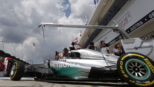 SNAD SE ZASE NESPLM. Lewis Hamilton vyr do kvalifikaceVelk ceny Maarska F1.