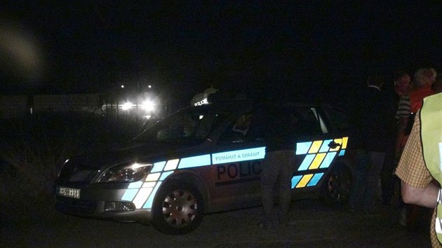 Policist provedli vyetovac pokus, aby objasnili piny smrti policistky u Kostelce nad Labem. (24. ervence 2014)