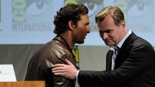 Christopher Nolan (vpravo) a Matthew McConaughey se zdrav na Comic-Conu