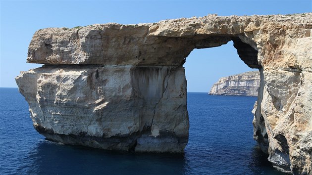 Psobivé Azurové okno na pobeí u ostrova Gozo