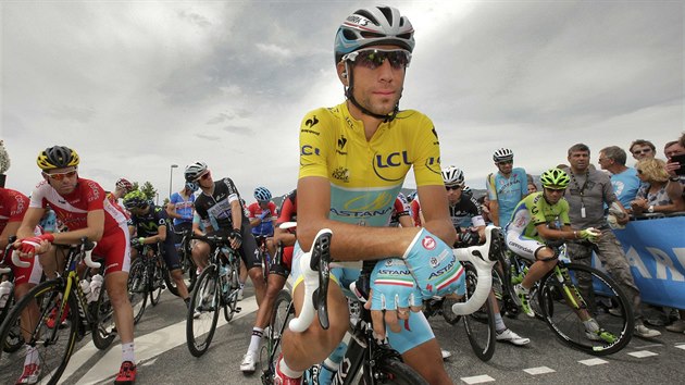 Ldr Astany a vedouc mu Tour de France Vincenzo Nibali ek na start patnct etapy do Nimes.