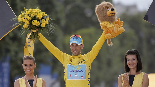 AMPION. Celkovm vtzem Tour de France 2014 se stal Vincenzo Nibali.