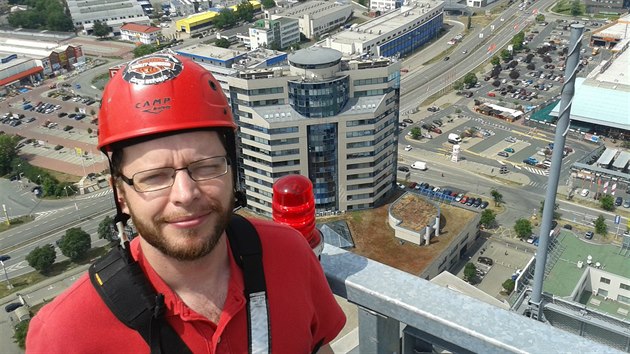 Nahoe. Stojm na vrcholu AZ Tower a vechno pode mnou vypad jako titrn hemc se mravenit.