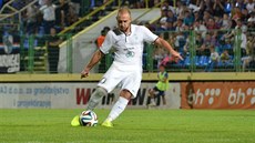 Jiří Skalák z Mladé Boleslavi střílí na branku Širokého Brijegu. Jiří Skalák z Mladé Boleslavi střílí na branku Širokého Brijegu.