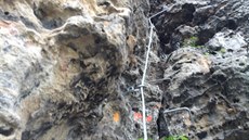 Poškozená via ferrata na Pastýřské stěně Poškozená via ferrata na Pastýřské stěně