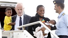 Meriam Ishagová, nad ní súdánský soud vynesl trest smrti, piletla do Itálie (24. ervence 2014).