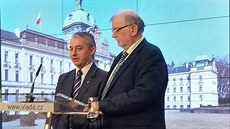Šéf CMKOS Josef Středula a šéf Svazu průmyslu a dopravy Jaroslav Hanák po... Šéf CMKOS Josef Středula a šéf Svazu průmyslu a dopravy Jaroslav Hanák po...