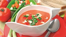 Gazpacho - španělská polévka podávaná za studena. Gazpacho - španělská polévka podávaná za studena.