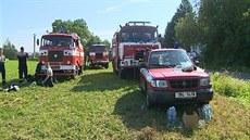 Poár rodinného domu v obci Jezernice na Perovsku, uvnit kterého hasii nali...