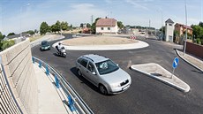 Nová okružní křižovatka na jihu Českých Budějovic v Hodějovicích je součástí... Nová okružní křižovatka na jihu Českých Budějovic v Hodějovicích je součástí...