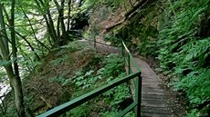 Lávky, pěsiny, tunel ve skále. To všechno vás čeká na Riegrově stezce údolím... Lávky, pěsiny, tunel ve skále. To všechno vás čeká na Riegrově stezce údolím...