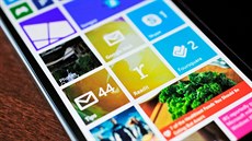 Pohled na hlavní obrazovku telefonu s Windows Phone Pohled na hlavní obrazovku telefonu s Windows Phone
