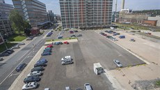 Na místě parkoviště plánuje firma Cream vybudovat velké obchodní centrum... Na místě parkoviště plánuje firma Cream vybudovat velké obchodní centrum...