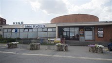 Kino Květen ve zlínské části Malenovice nadále slouží také jako kryt. Kino Květen ve zlínské části Malenovice nadále slouží také jako kryt.