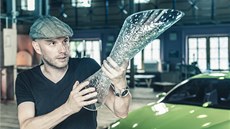 Peter Olah s vítěznou trofejí pro nejlepšího jezdce Tour de France Peter Olah s vítěznou trofejí pro nejlepšího jezdce Tour de France