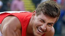Desetibojař Jiří Sýkora se raduje z titulu juniorského mistra světa, Desetibojař Jiří Sýkora se raduje z titulu juniorského mistra světa,