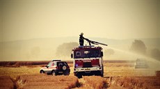 Při požáru u Hrdibořic na Prostějovsku hořelo na 25 hektarech pole připravené... Při požáru u Hrdibořic na Prostějovsku hořelo na 25 hektarech pole připravené...