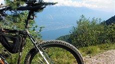 Lago di Garda nabízí krásné cyklistické terény a jet lepí výhledy.