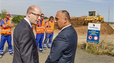 Premiér Bohuslav Sobotka zahájil dostavbu úseku dálnice D11 z Osiček k Bláhovce... Premiér Bohuslav Sobotka zahájil dostavbu úseku dálnice D11 z Osiček k Bláhovce...