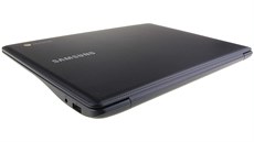 Samsung ji njakou dobu sází na pseudokoený design. U Chromebooku jej vyuil...