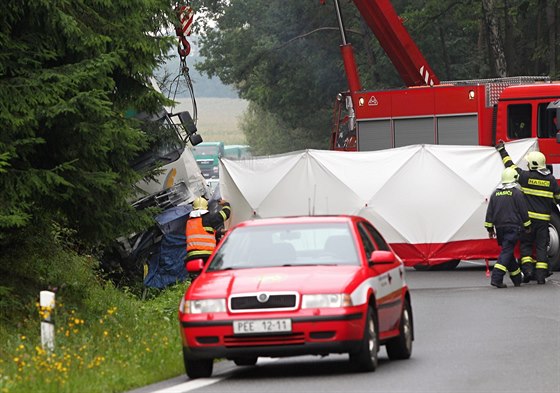 Tragická nehoda se stala po poledni u obce Kámen na Pelhimovsku. Osobní auto...